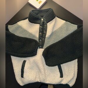 Green colorblock fleece 🌲